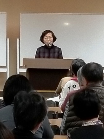 会場の様子。壇上